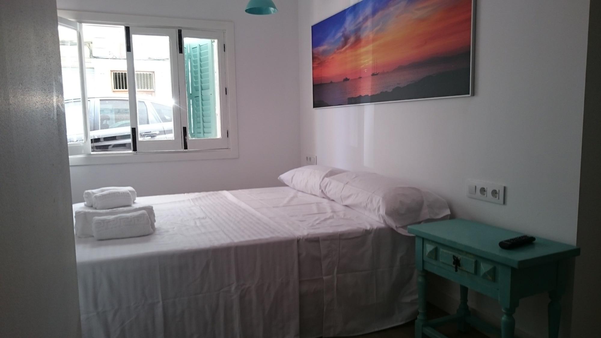 מלון Sant Antoni de Portmany Hostal Sunset Ibiza מראה חיצוני תמונה